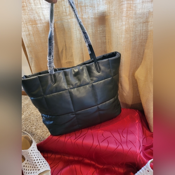 Victoria's Secret Purse. NWT black plush purse. - Picture 7 of 11